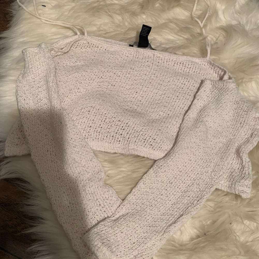 Off shoulder long sleeve crop top